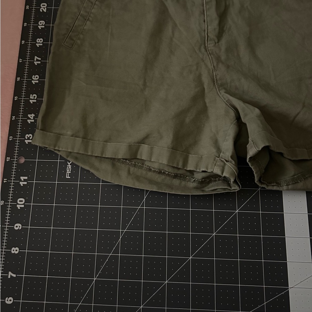 Forever 21 Green Relaxed Fit Shorts - Picture 3 of 5